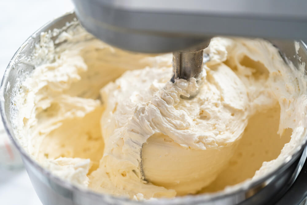 Making buttercream frosting for cake