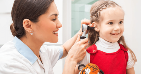 audiologist-examining-child-how-to-become-an-audiologist-uk