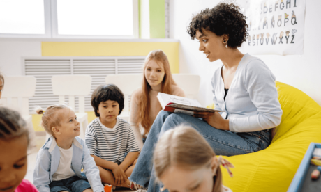 how much does a teaching assistant earn per hour uk